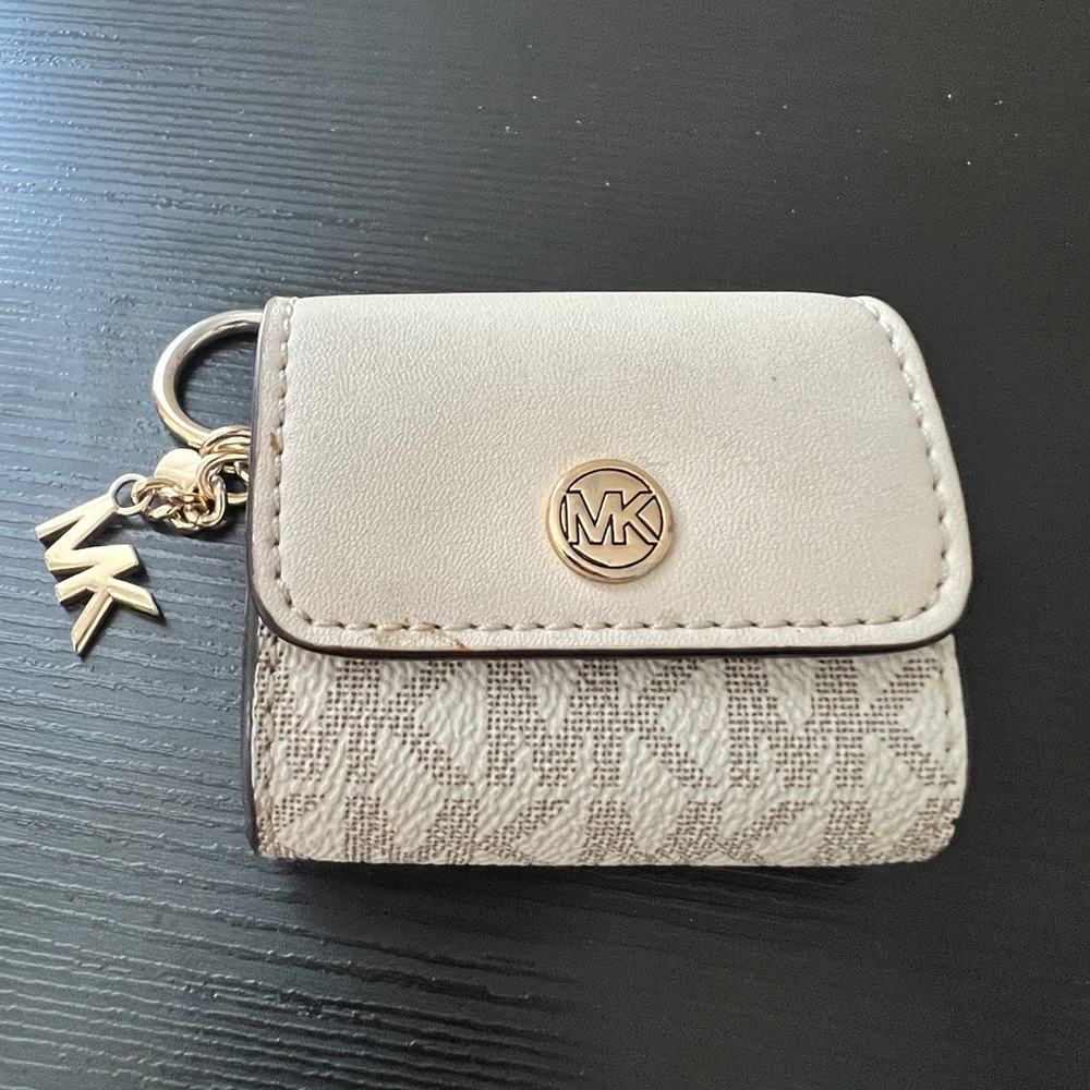 Michael Kors Cream Apple Airpods Case